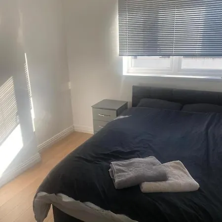 2 Bed Near Stokes Croft Bristol.