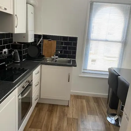 Apartment 2 Bed Near Stokes Croft Bristol. *