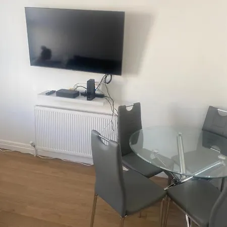 2 Bed Near Stokes Croft Bristol. *